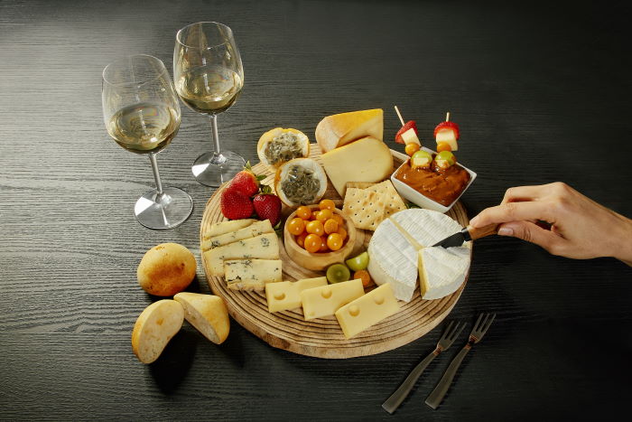 El queso francés: ¿cómo elegirlo, servirlo y combinarlo adecuadamente? 