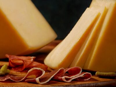 El queso francés: ¿cómo elegirlo, servirlo y combinarlo adecuadamente?