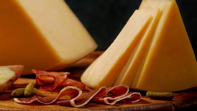 El queso francés: ¿cómo elegirlo, servirlo y combinarlo adecuadamente?